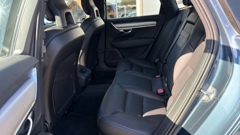 Volvo S90 2.0 D4 Momentum Pro 4dr Geartronic Diesel Saloon